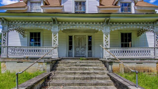 Stepping Into An Untouched Farmhouse From 1890 Is Like Walking Into A Time Machine