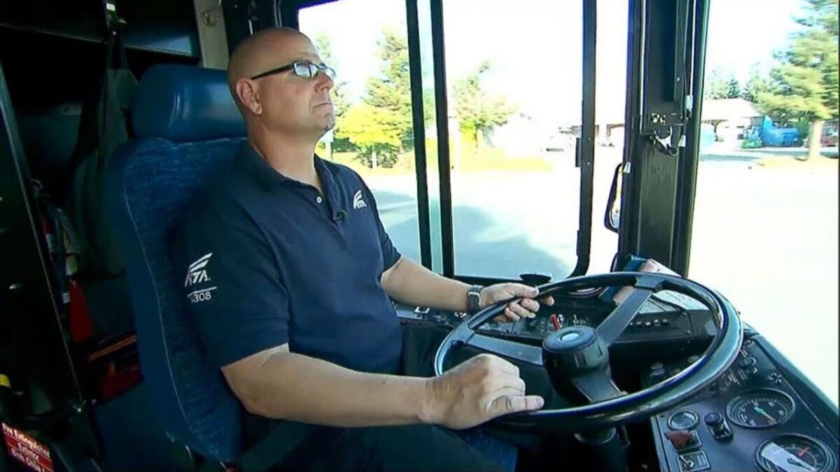 The Bus Driver Who Noticed a Crying Boy and Acted Fast