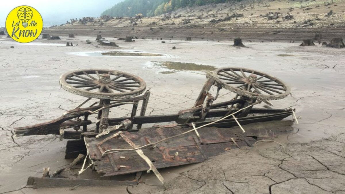When This Oregon Lake Dried Up In 2015, The Relics Of An Eerie Ghost Town Emerged