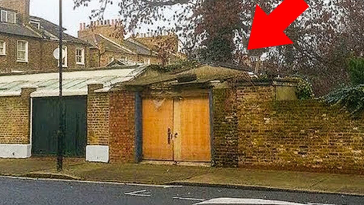 Woman bought a garage on a 4x10 plot... Neighbors were smirking until they saw a chic 3-storey House